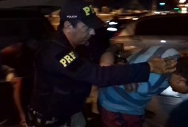 PRF prende homens armados na BR 101 em Rio Largo