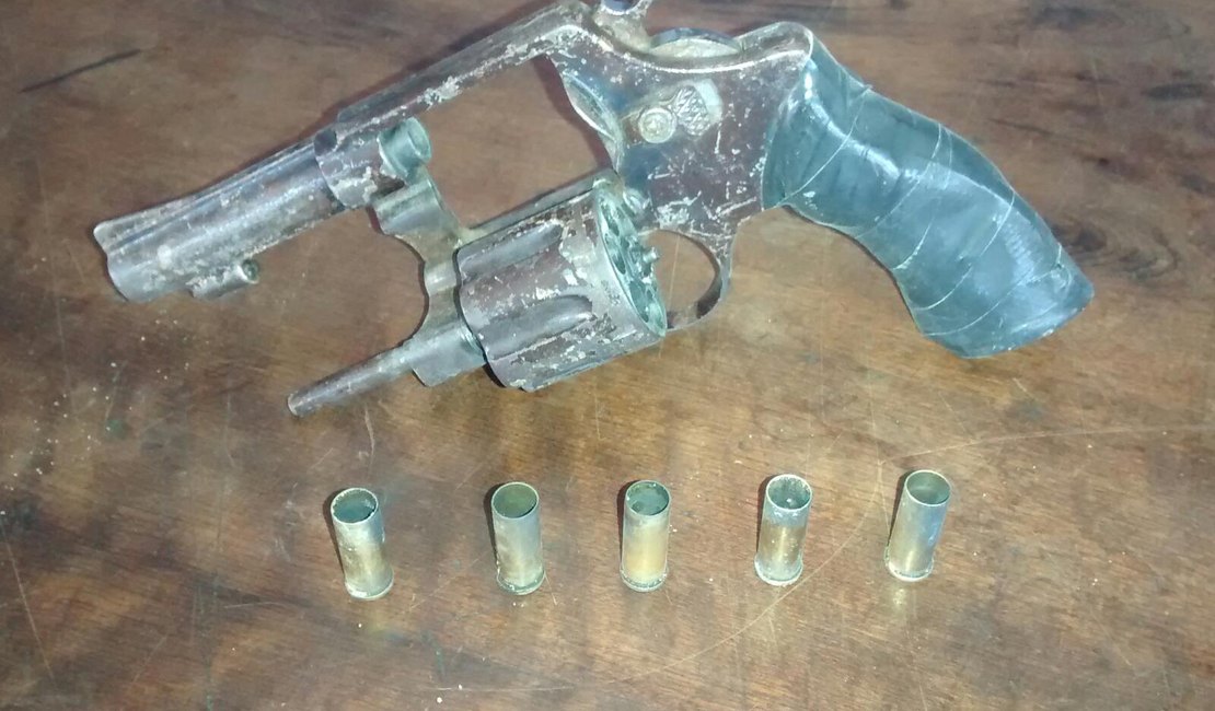 Durante tentativa de assalto, vítima toma arma e bandido sai correndo em Arapiraca