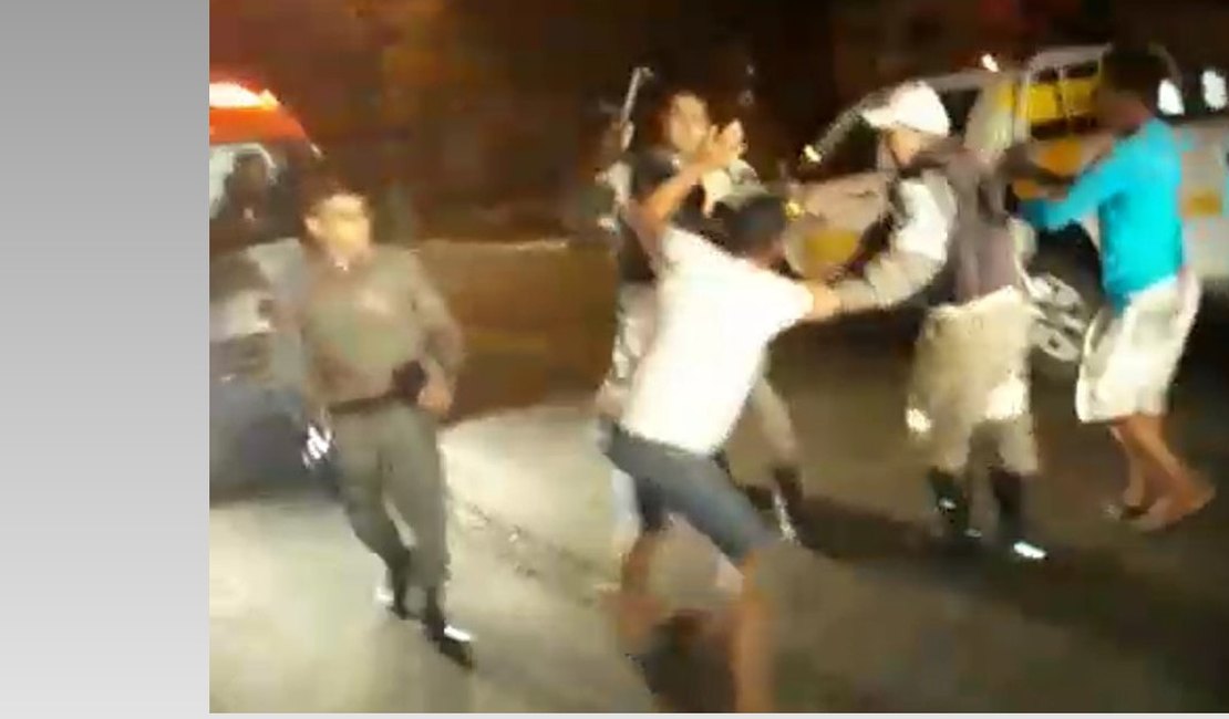 Confusão: moradores de Piranhas expulsam policiais durante blitz