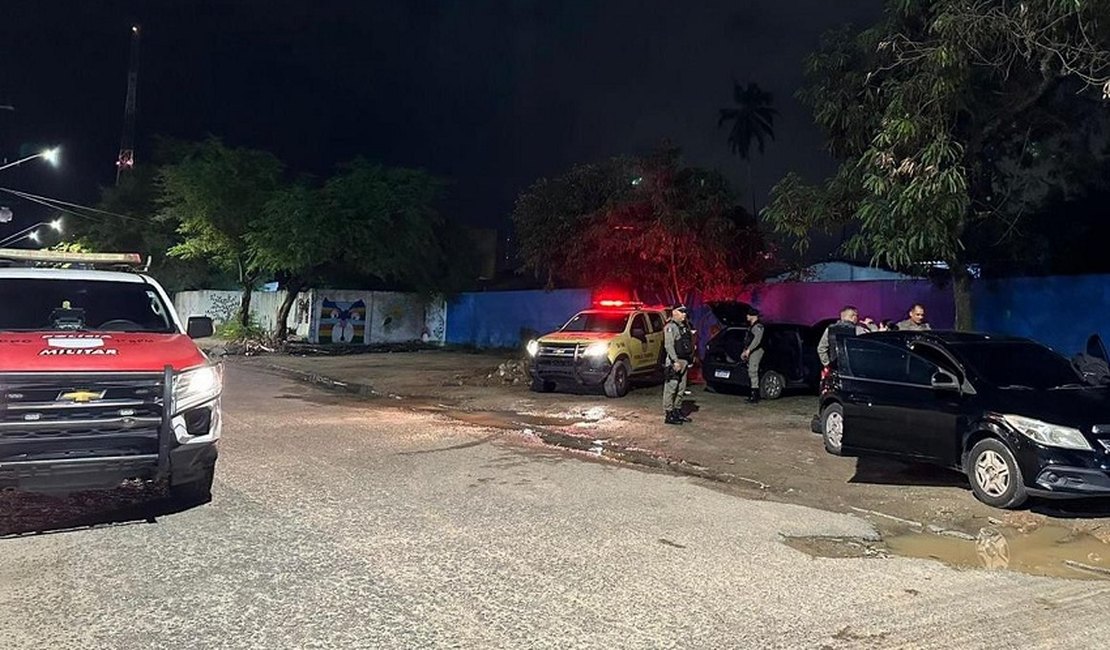 Polícia Militar recupera dois veículos no bairro do Poço, em Maceió