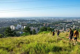 Grupo religioso com 17 pessoas é resgatado após passar 10 horas perdido em morro de Porto Alegre