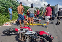 Colisão entre duas motocicletas deixa um dos condutores com ferimento grave na perna, em Arapiraca