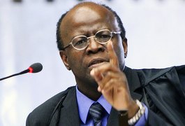 'Bem, eu avisei', diz Joaquim Barbosa após saída de Jucá