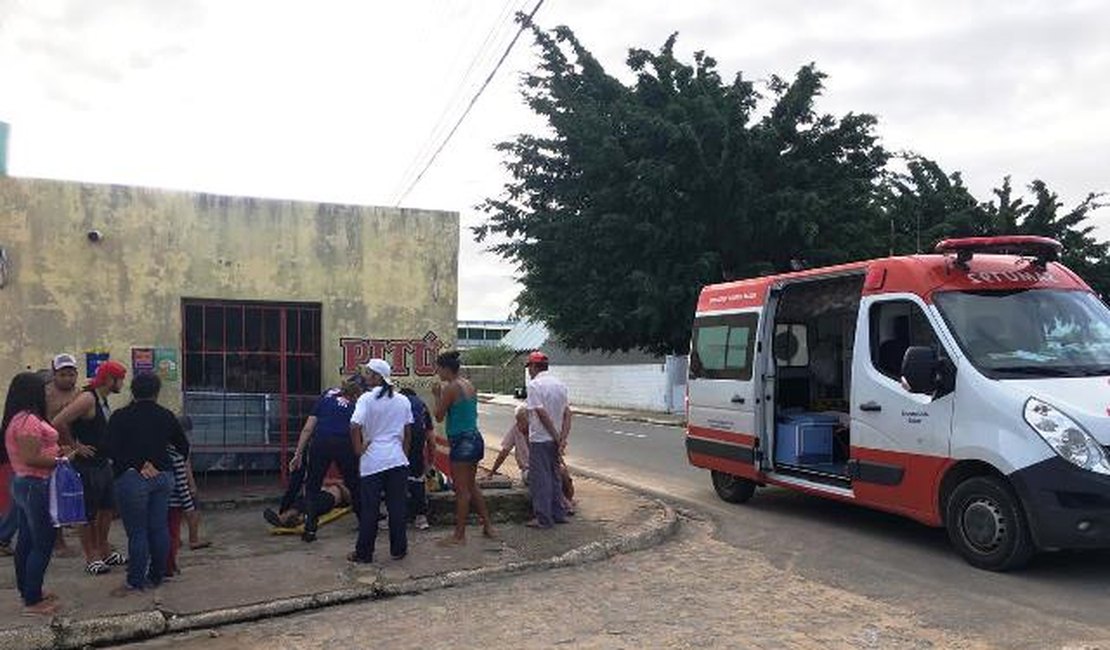 Homem fica ferido ao cair de coqueiro no bairro Caititus, em Arapiraca