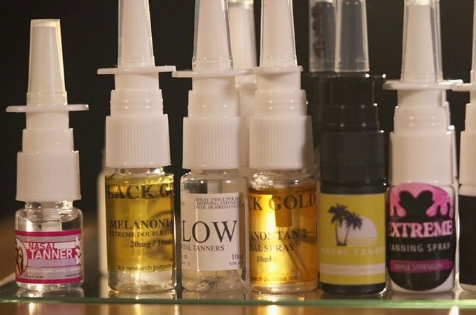 A obsessão pelo bronzeado: por que jovens estão usando spray nasal para “pegar cor”