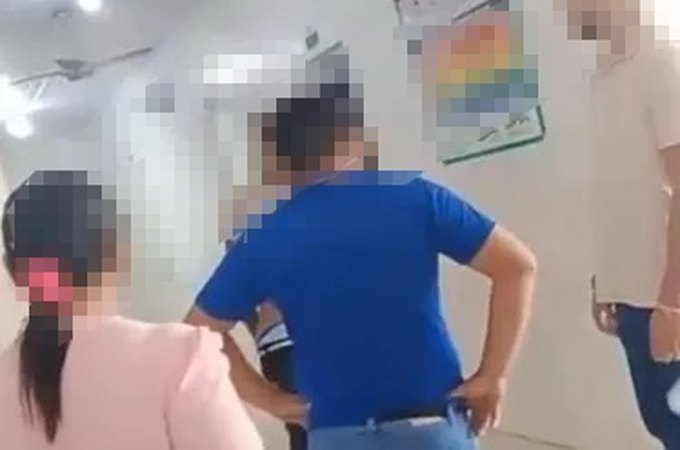 Homem fica com cenoura presa no ânus e procura atendimento