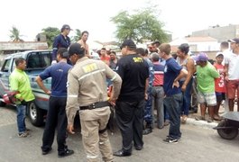 Barra de concreto despenca e deixa idoso com fratura exposta em feira livre no Sertão