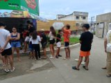 VÍDEO: Pessoas fazem fila na Praça Manoel André após banca de revistas anunciar venda das figurinhas da Copa
