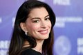 Anne Hathaway é eleita a ‘mulher mais bonita do mundo’ pela revista People