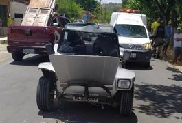 Colisão envolvendo Buggy e Fiat Doblò deixa duas pessoas feridas em Porto de Pedras