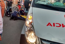 Colisão entre uma Honda Pop e uma Biz deixa uma mulher ferida no Centro de Arapiraca