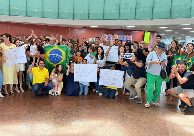 Alfredo Gaspar, relator da CPMI do INSS, é recebido em Alagoas com festa após conclusão dos trabalhos