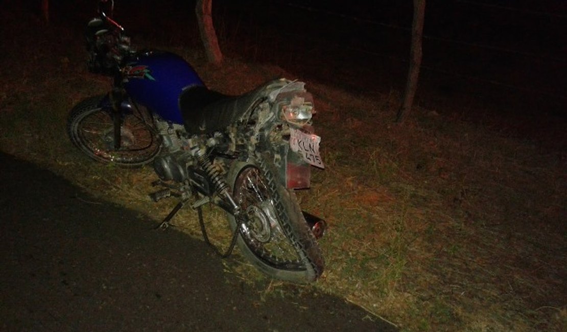 Colisão entre caminhonete e moto deixa um morto e um ferido na AL-220