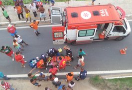 Ciclista é atingido por automóvel e cai no Viaduto do Detran/AL