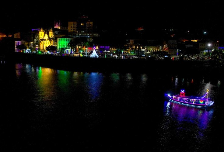 Abertura oficial do Penedo Luz acontece no dia 03 de dezembro com chegada do Papai Noel e espetáculo Natalino gratuito