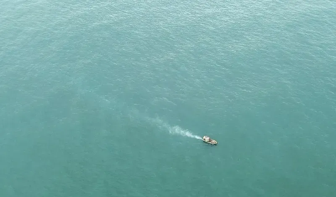Marinha e Corpo de Bombeiros alagoanos  retomam buscas por pescadores desaparecidos