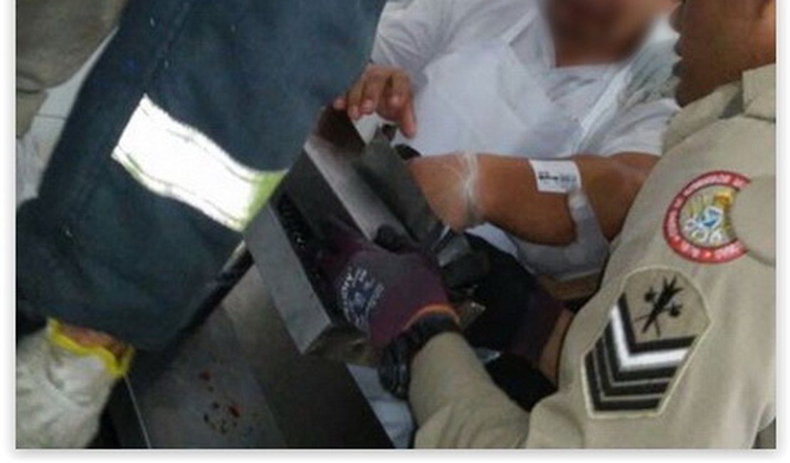 Garoto de 12 anos tem braço esmagado por máquina de moer carne em Arapiraca