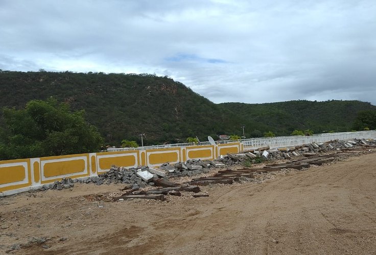 Construção de praça no Centro Histórico de Piranhas revolta população