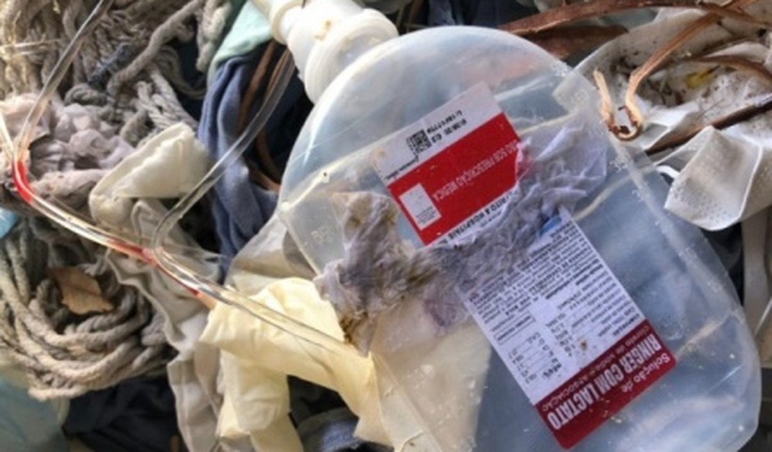 Fiscalização flagra descarte irregular de lixo hospitalar em Pão de Açúcar