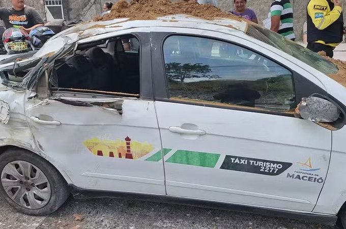 Caminhão perde o freio e provoca engavetamento em Maceió