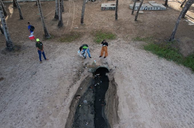 IMA Alagoas realiza análise em língua suja na praia da Ponta Verde