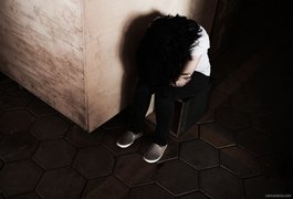 Qual a melhor maneira de tratar um dependente químico?