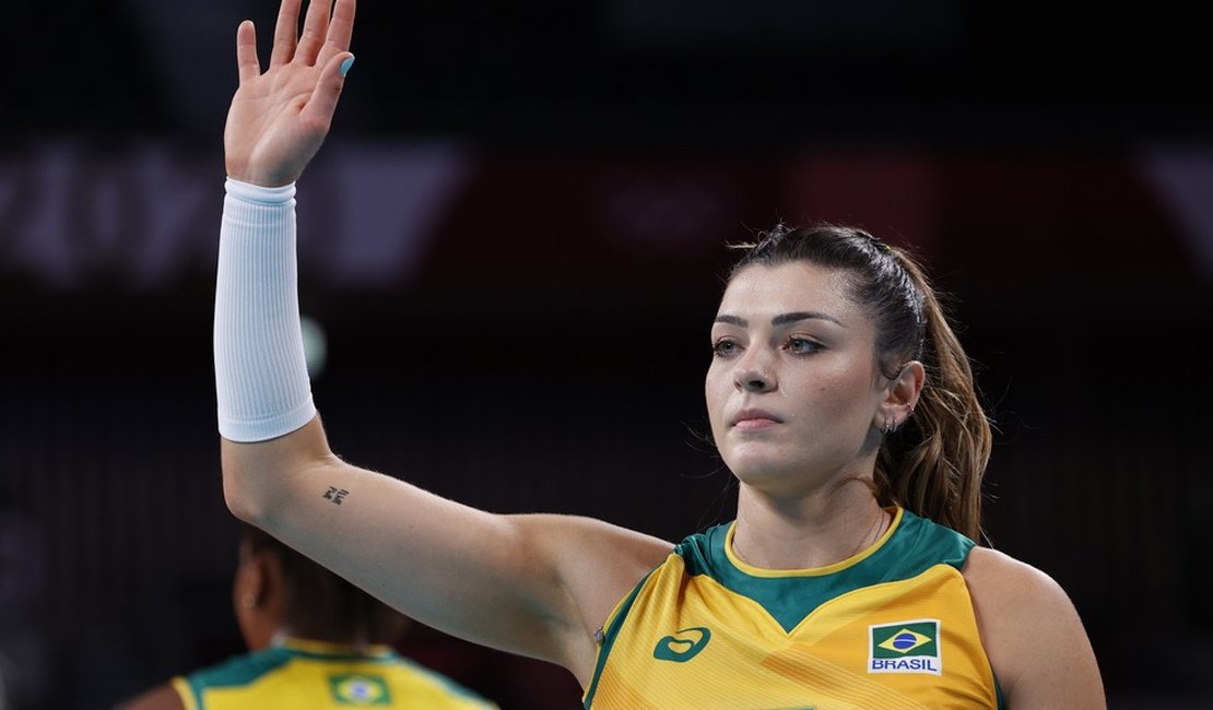 Medalhista olímpica no vôlei feminino com o Brasil, Rosamaria é alvo de golpe