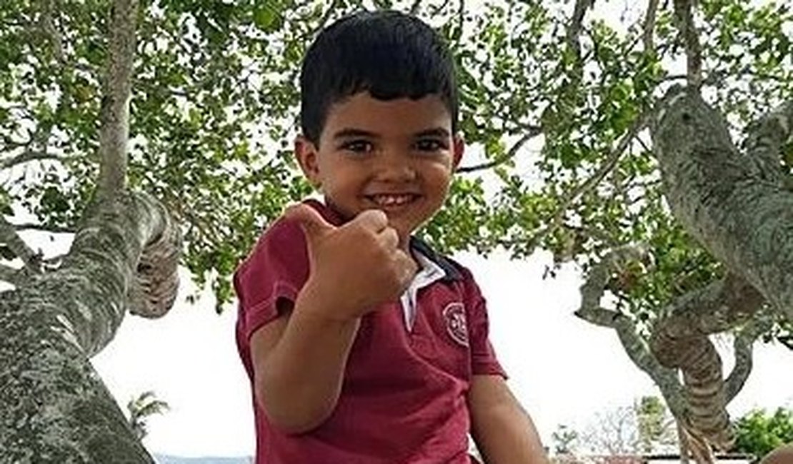 Família arapiraquense busca ajuda para pagar tratamento de menino de 05 anos vítima de AVC