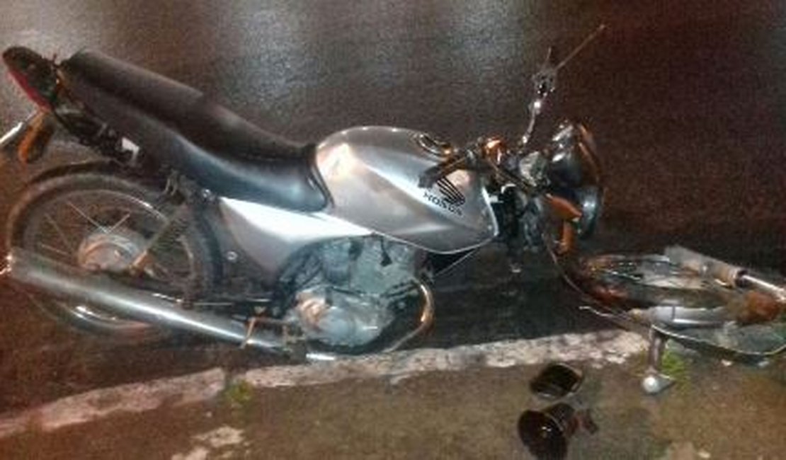 Acidente entre carro e moto deixa um ferido no bairro Brasília, em Arapiraca