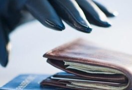 Homem encosta porta para conversar com vizinho e casal furta R$ 1.400 em Arapiraca