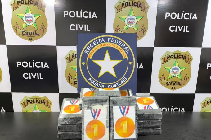 Polícia Civil e Receita Federal apreendem 20 kg de cocaína em operação conjunta em Maceió