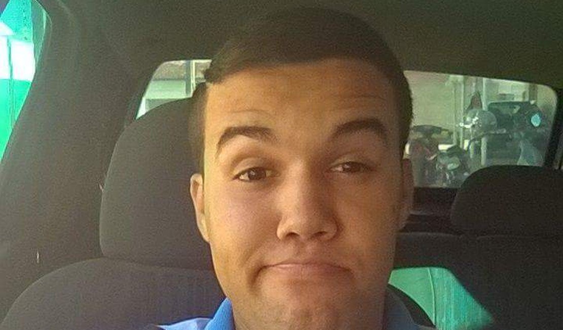 Jovem é assassinado a tiros na porta de casa em Arapiraca