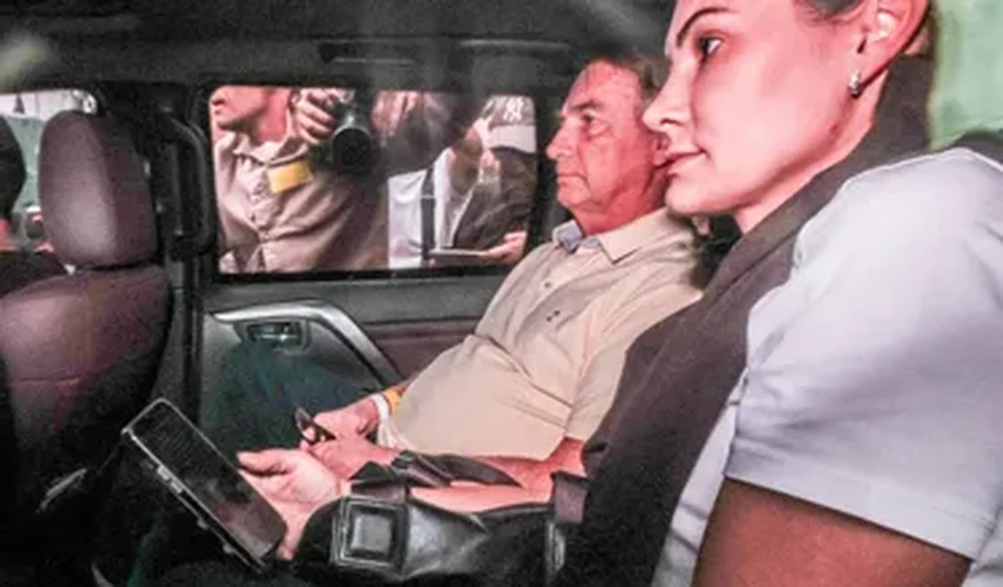 Bolsonaro está com câncer de pele e passará por acompanhamento clínico