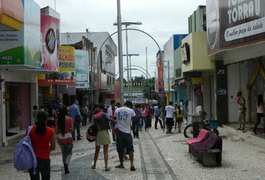 Assaltantes a pé roubam lojas no Centro da cidade de Arapiraca nesta quarta-feira 16