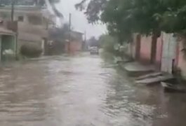 Fortes chuvas provocam alagamentos em Maceió e na Região Metropolitana