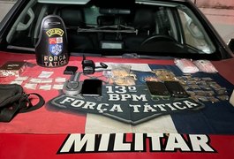 Força Tática do 13° BPM prende dois homens com maconha, cocaína e crack no Jacintinho