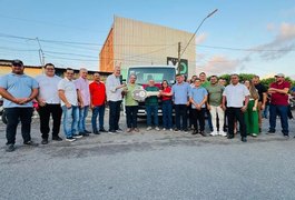 Prefeitura de Junqueiro recebe novos veículos para reforçar infraestrutura e recursos hídricos