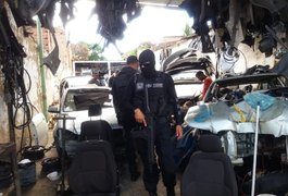 Operação policial caça suspeitos de roubo e desmanche de veículos