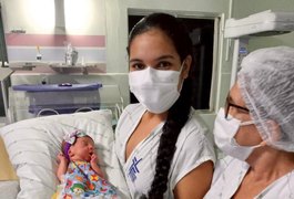 Hospital de Arapiraca veste bebês de UTI Neo com roupinhas de São João