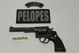 Após denúncia, policiais militares apreendem revólver com dono de bar no Pé Leve, em Limoeiro de Anadia