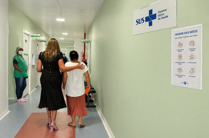 Neurologista da Sesau explica os principais sinais do Parkinson, como diagnosticar e tratar no SUS