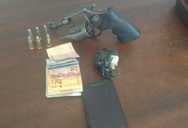 Suspeito é preso com arma de fogo e drogas em Arapiraca