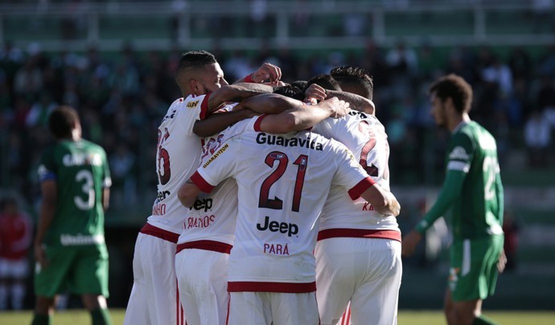 Flamengo vence a sexta seguida e se firma no G-4