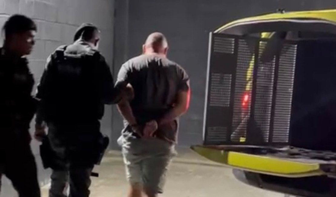 Agente socioeducativo é preso com pistola e submetralhadora no Benedito Bentes
