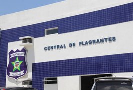 Homem surta em agência bancária e tenta pegar dinheiro do caixa