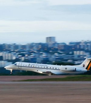 Ministros de Lula usam avião da FAB para esticar fim de semana em casa