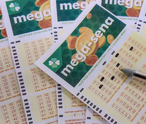 Mega-Sena acumula e vai a R$ 33 milhões; próximo sorteio é no sábado (24)
