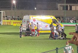 Vídeo. Após cabeçada, jogadores do ASA e do CSE saem de campo em ambulância