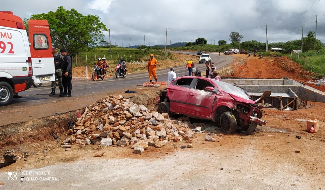 Motorista morre após perder controle do carro e capotar em curva na AL-110