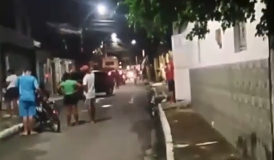 Criminosos encapuzados invadem casa e matam dois homens a tiros em Maceió